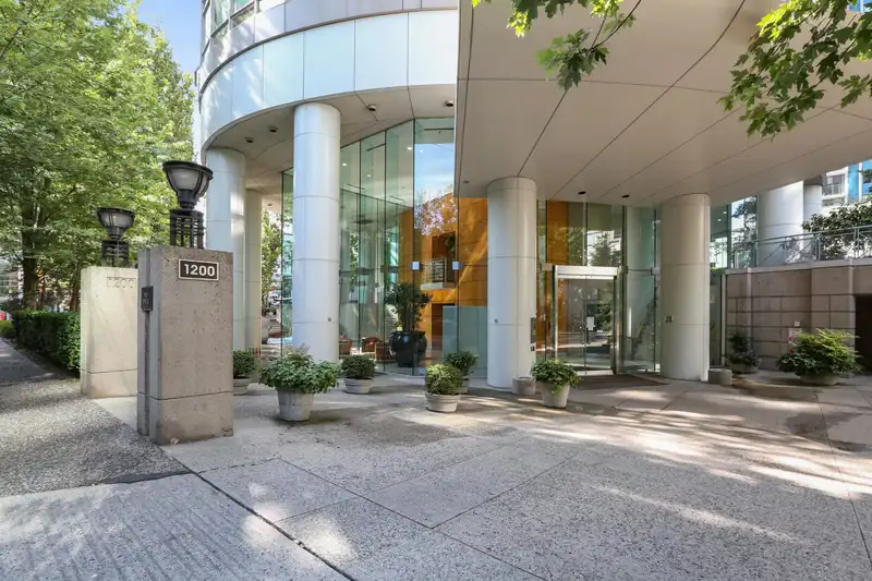 1203 1200 ALBERNI STREET - photo 2 of 20