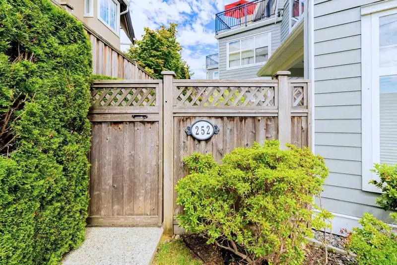 1 252 W 13TH STREET - photo 2 of 33