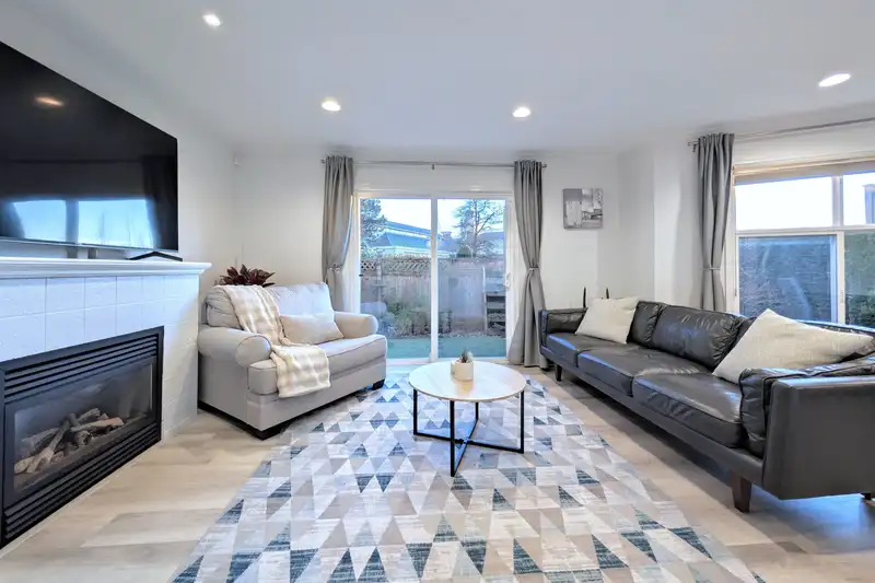 1 252 W 13TH STREET - photo 4 of 33