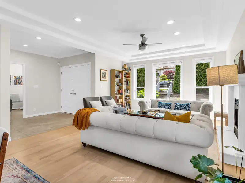627 E 30TH AVENUE - photo 3 of 40