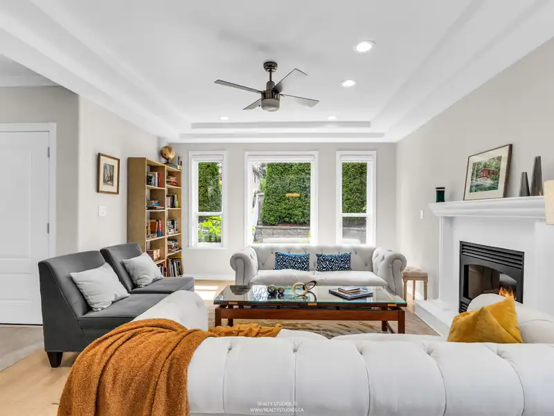 627 E 30TH AVENUE - photo 4 of 40