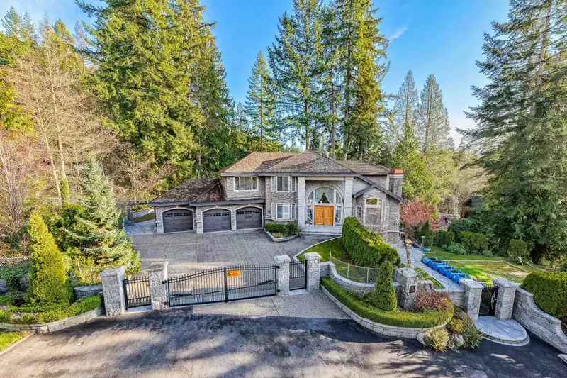 188 WYNDHAM CRESCENT - photo 1 of 40