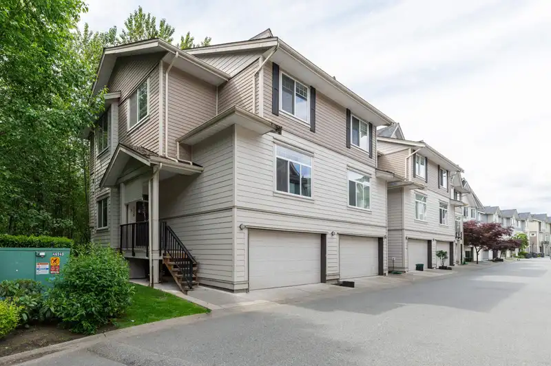 118 15399 GUILDFORD DRIVE - photo 2 of 40