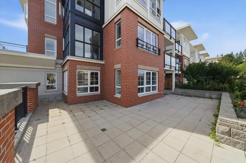 201 2940 KING GEORGE BOULEVARD - photo 2 of 40