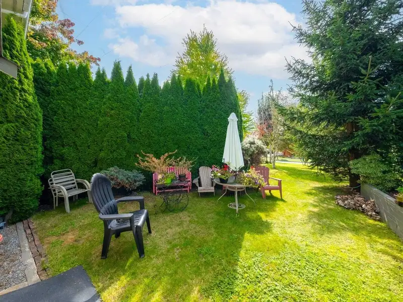 7385 115 STREET - photo 2 of 19