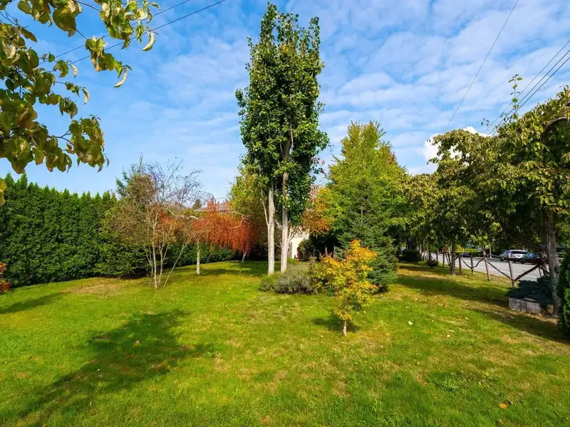 7385 115 STREET - photo 4 of 19