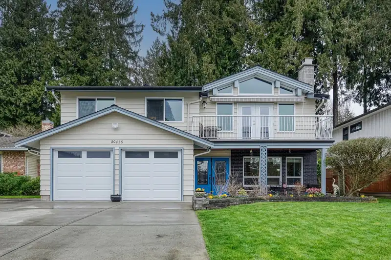 20455 90 CRESCENT - photo 1 of 40