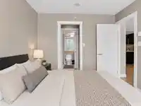 2102 2978 GLEN DRIVE - thumbnail 4