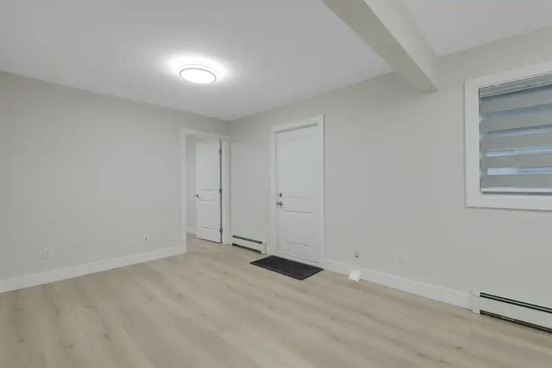 12509 77B AVENUE - photo 2 of 40