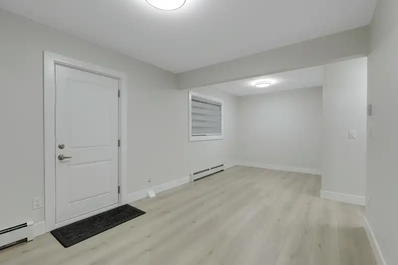 12509 77B AVENUE - photo 3 of 40