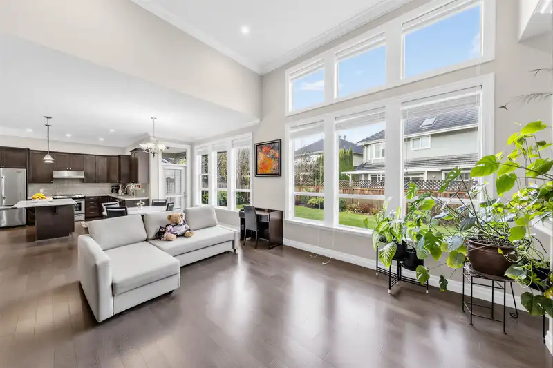 6079 DUNSMUIR CRESCENT - photo 4 of 29