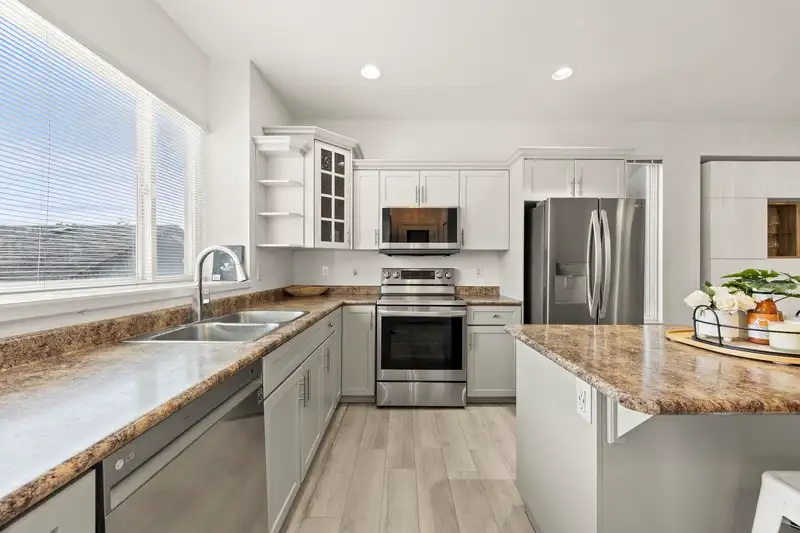 24222 103 AVENUE - photo 4 of 24