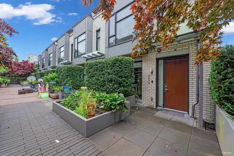 6098 OAK STREET - photo 2 of 31