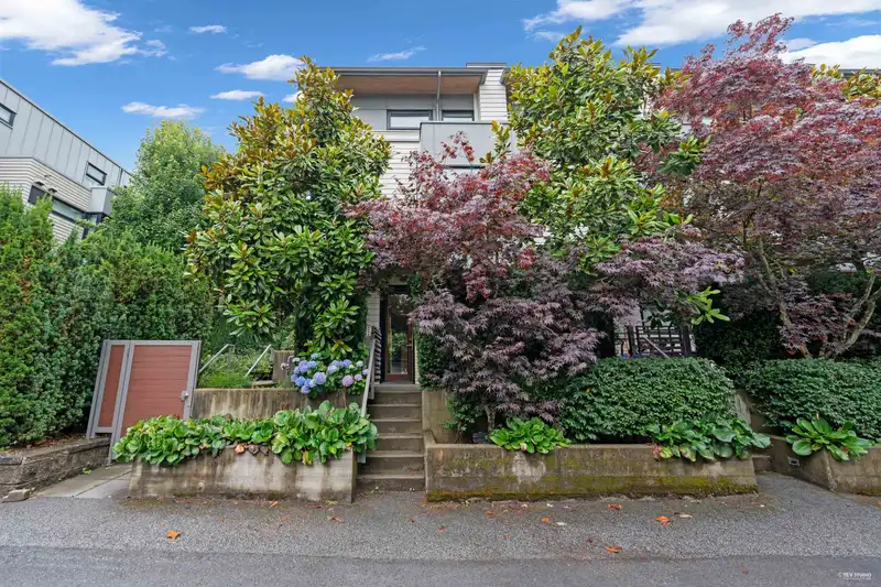 6098 OAK STREET - photo 3 of 31