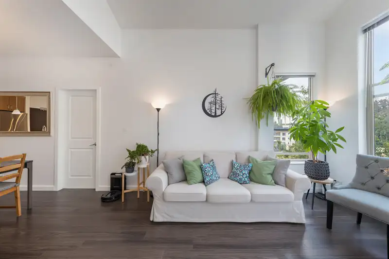 401 265 ROSS DRIVE - photo 4 of 32