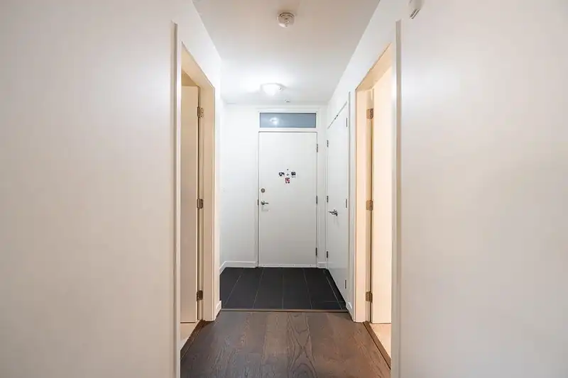 520 5955 BIRNEY AVENUE - photo 4 of 33