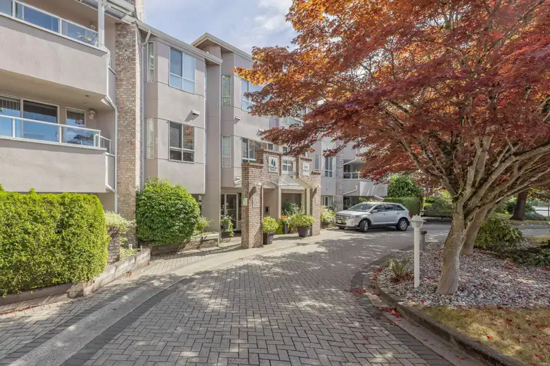 104 1952 152A STREET - photo 2 of 27