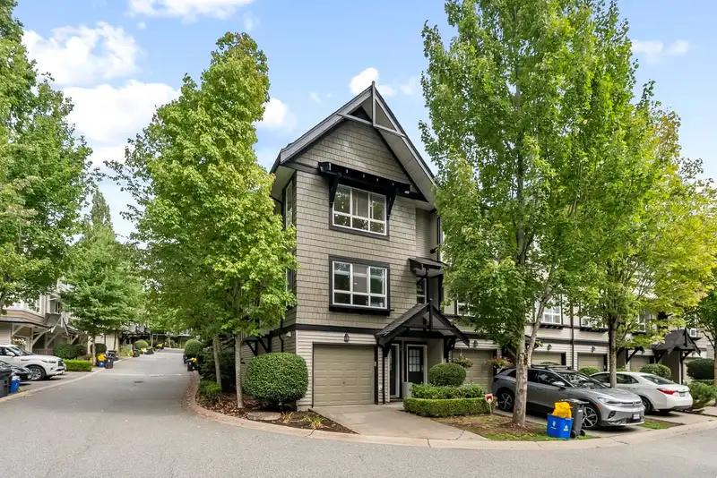 76 6747 203 STREET - photo 2 of 37