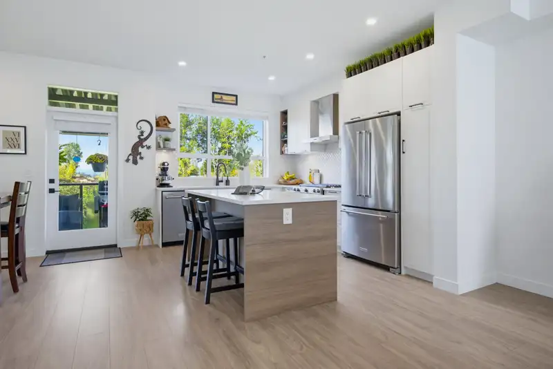 21 20150 81 AVENUE - photo 2 of 25