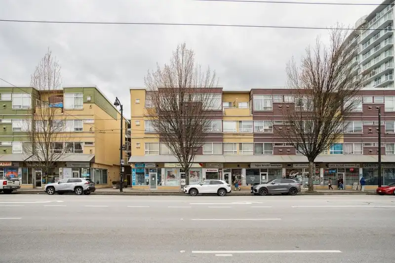 407 2238 KINGSWAY - photo 1 of 5
