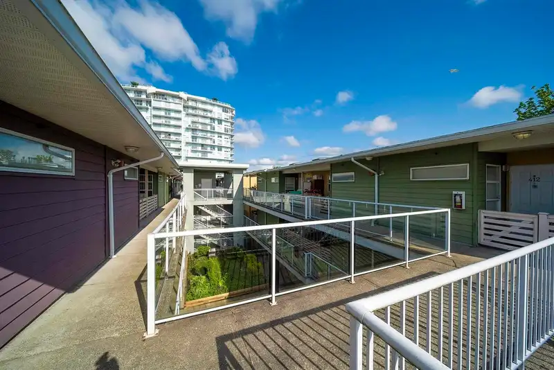 407 2238 KINGSWAY - photo 4 of 5