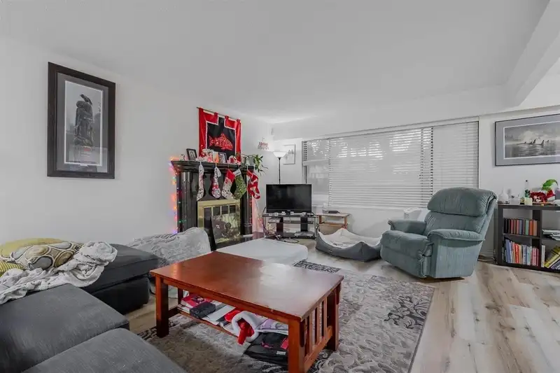 11084 148 STREET - photo 2 of 10