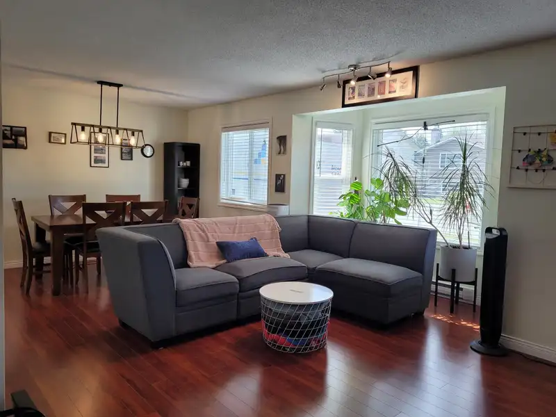3712 DUNSMUIR WAY - photo 4 of 37