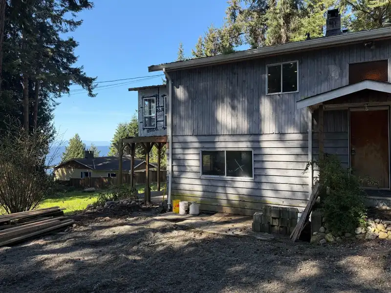 2405 MILLINER ROAD - photo 1 of 17