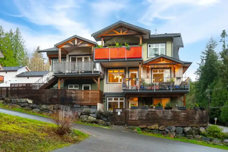1078 FOXGLOVE LANE - photo 1 of 17
