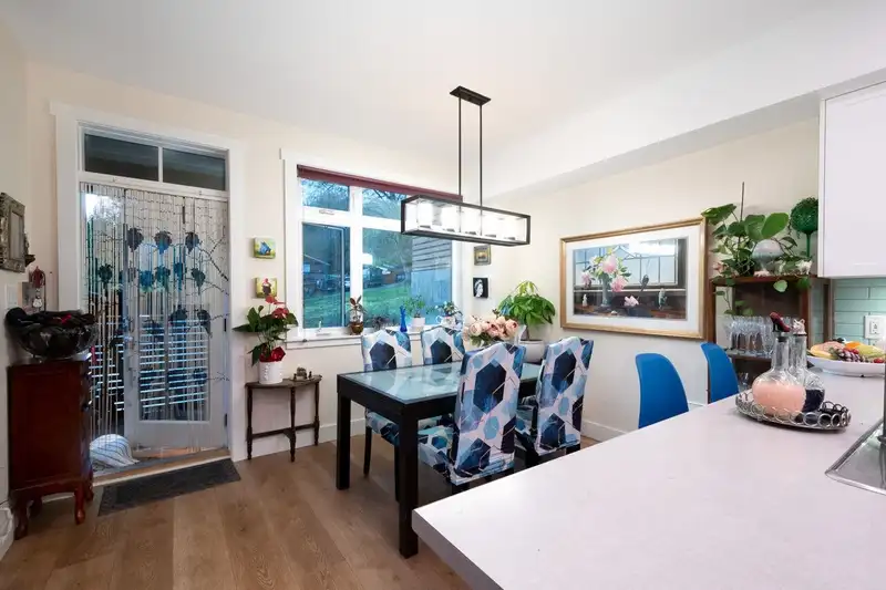 1078 FOXGLOVE LANE - photo 4 of 17