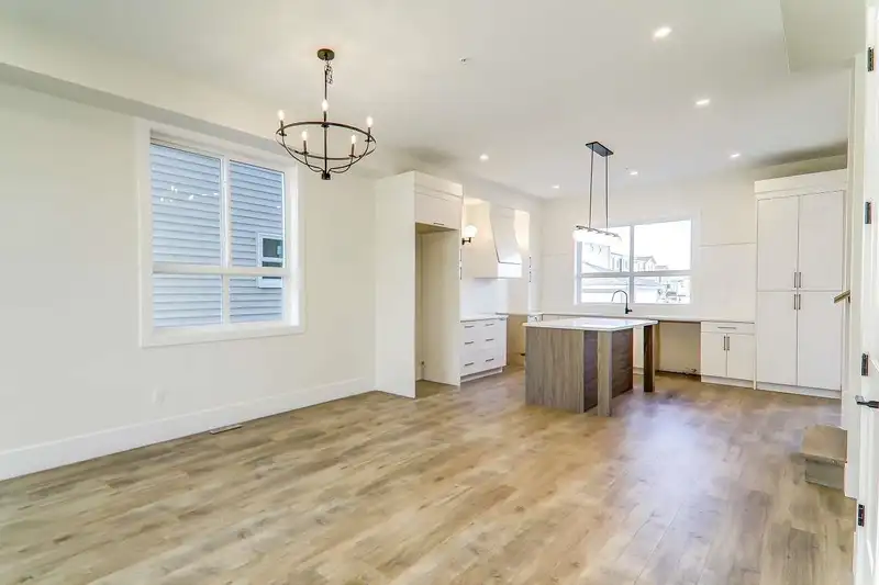20687 76 AVENUE - photo 4 of 40