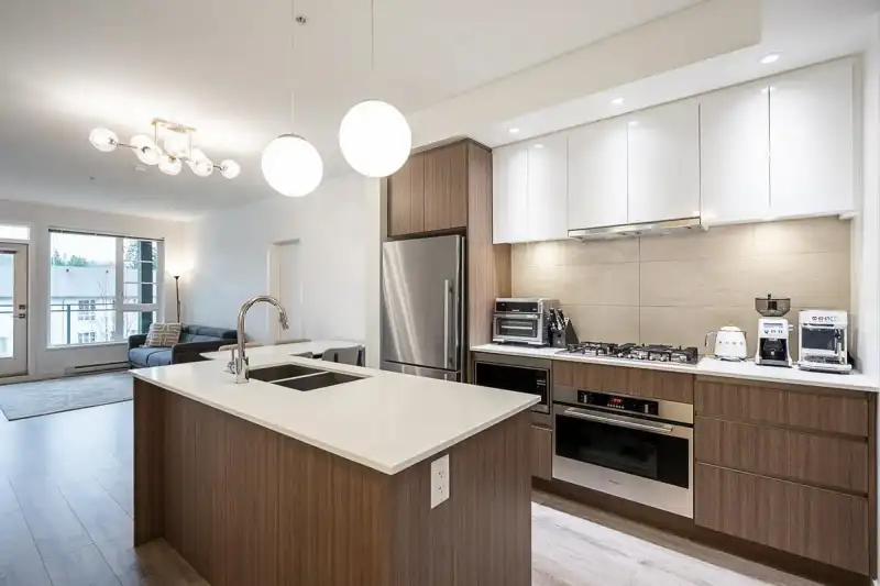 403 516 FOSTER AVENUE - photo 1 of 35