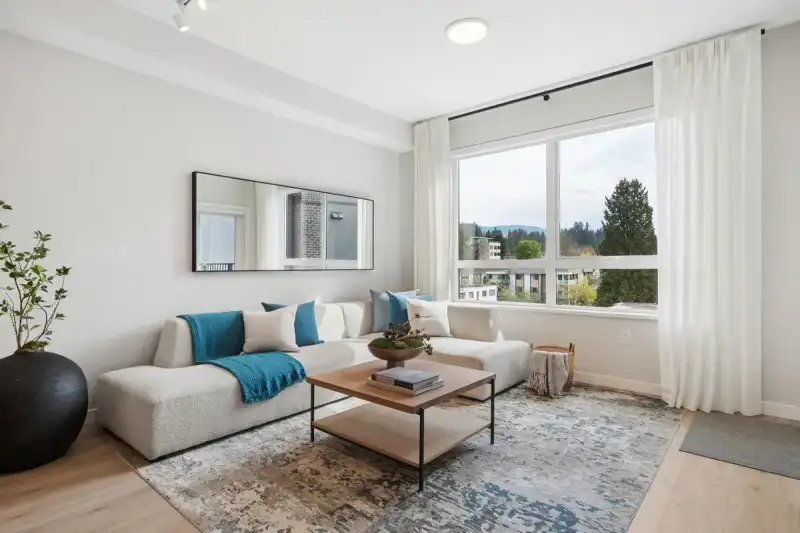515 110 E 17TH STREET - photo 1 of 10