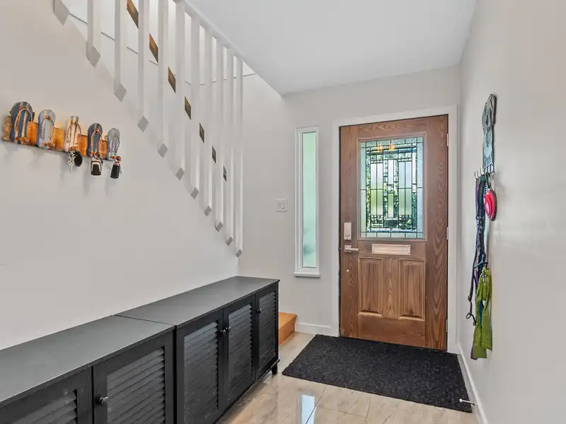 20360 THORNE AVENUE - photo 2 of 27