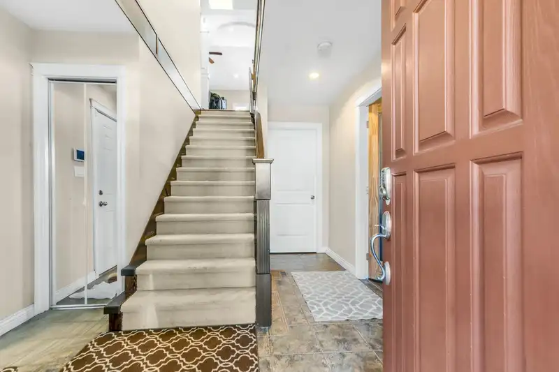 2690 VICTORIA STREET - photo 4 of 32