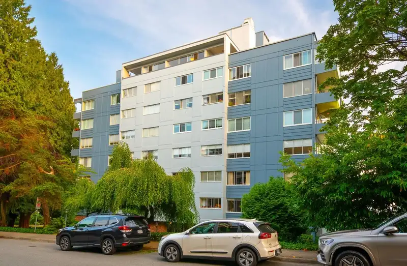 503 1730 DUCHESS AVENUE - photo 2 of 40