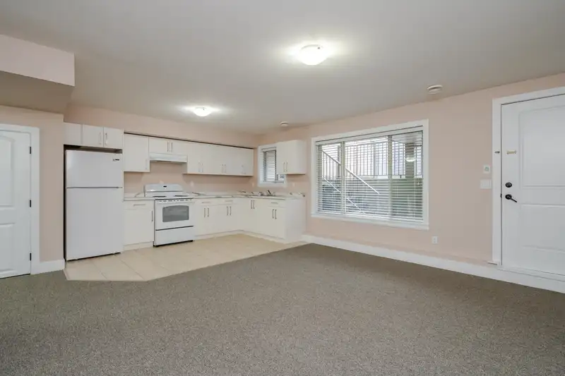 19586 72A AVENUE - photo 3 of 40