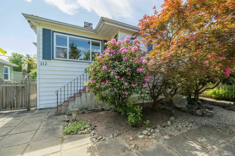 112 DURHAM STREET - photo 2 of 40