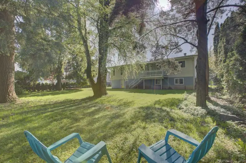 8505 HOWARD CRESCENT - photo 3 of 20