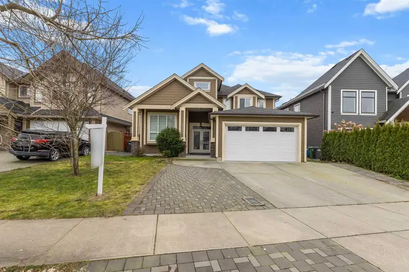 3167 ENGINEER CRESCENT - photo 1 of 40