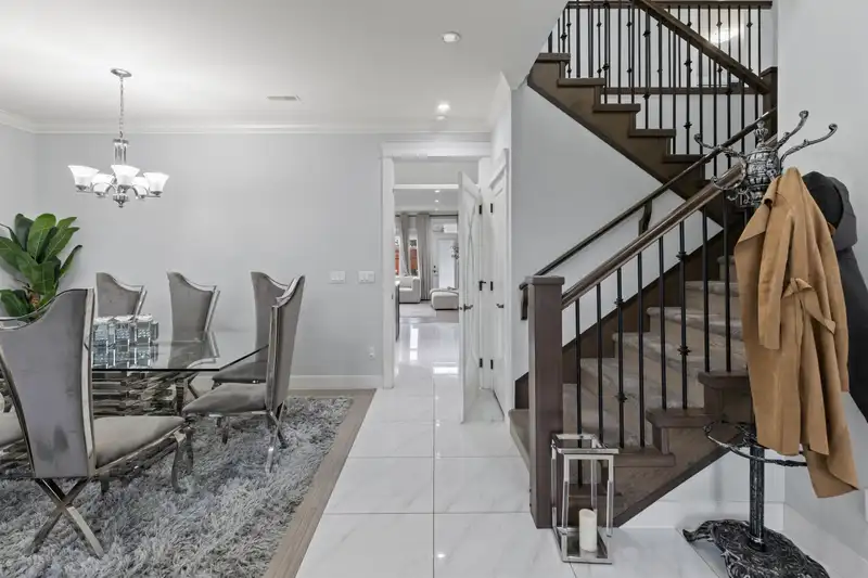 3167 ENGINEER CRESCENT - photo 3 of 40
