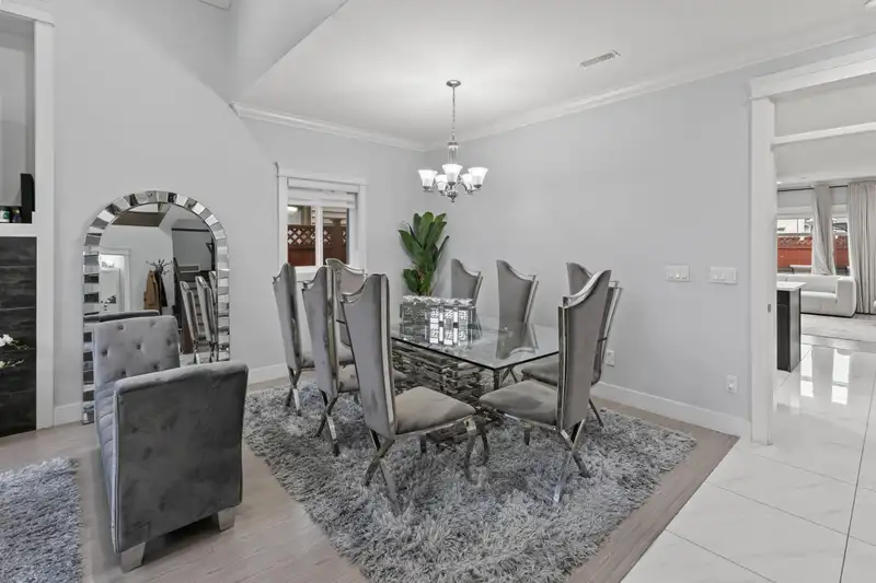 3167 ENGINEER CRESCENT - photo 4 of 40