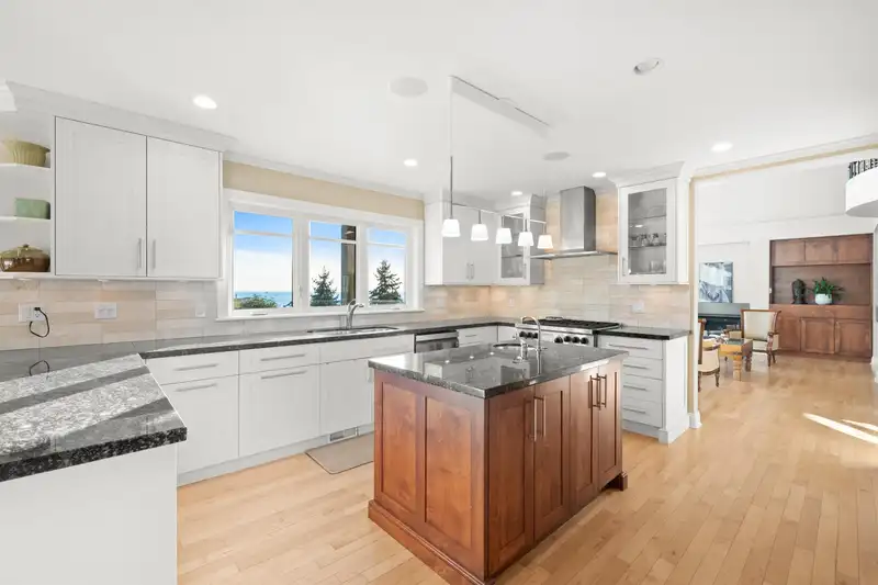 1408 31ST STREET - photo 2 of 29
