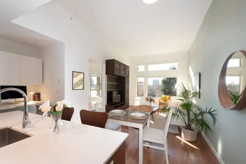 507 1677 LLOYD AVENUE - photo 1 of 40