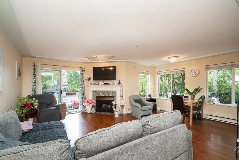 209 20443 53 AVENUE - photo 2 of 25
