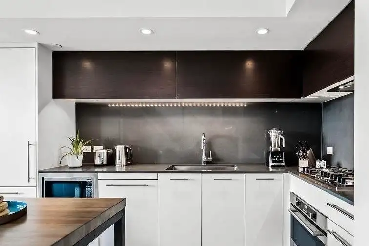 1005 150 E CORDOVA STREET - photo 2 of 18