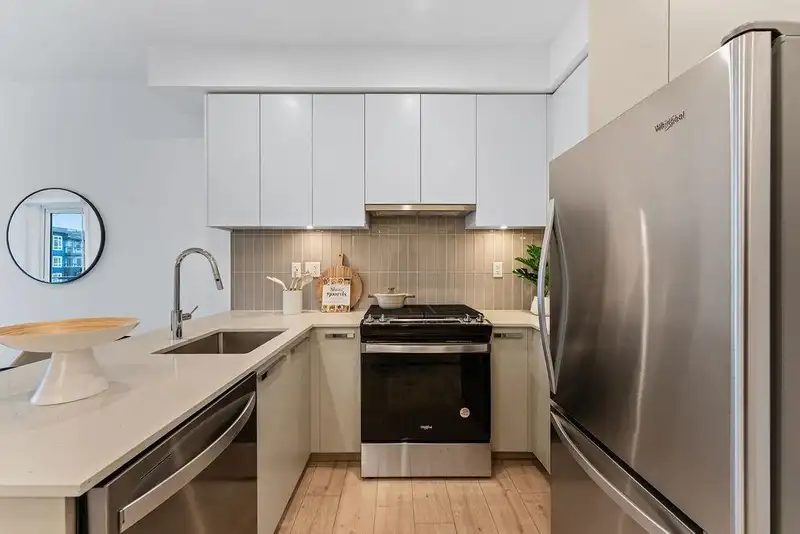 302 13788 76 AVENUE - photo 3 of 24