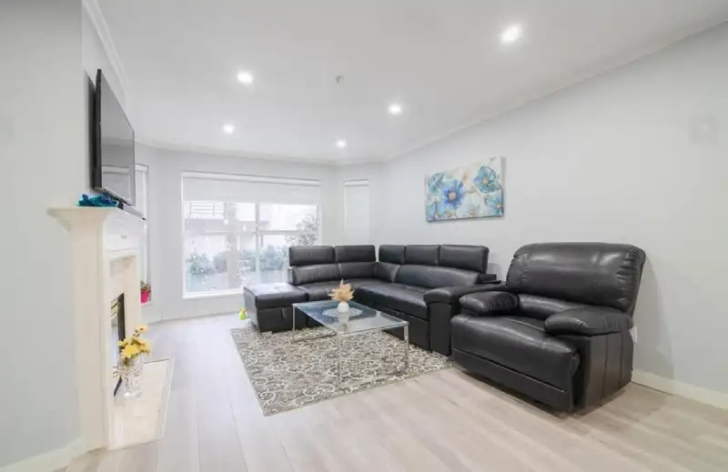 110 7161 121 STREET - photo 3 of 12