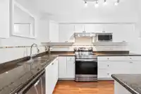 212 1567 GRANT AVENUE - thumbnail 14
