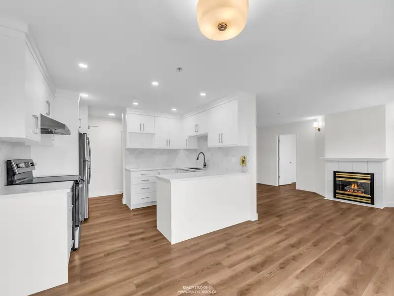 402 12130 80 AVENUE - photo 4 of 31